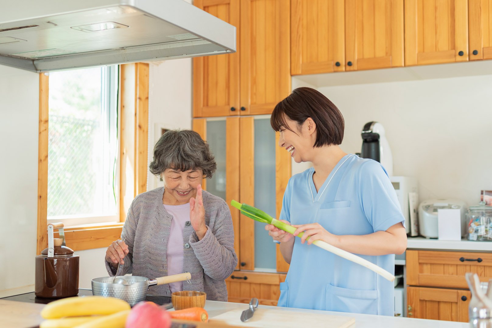 Kitchen-Elderly-with-Caregiver